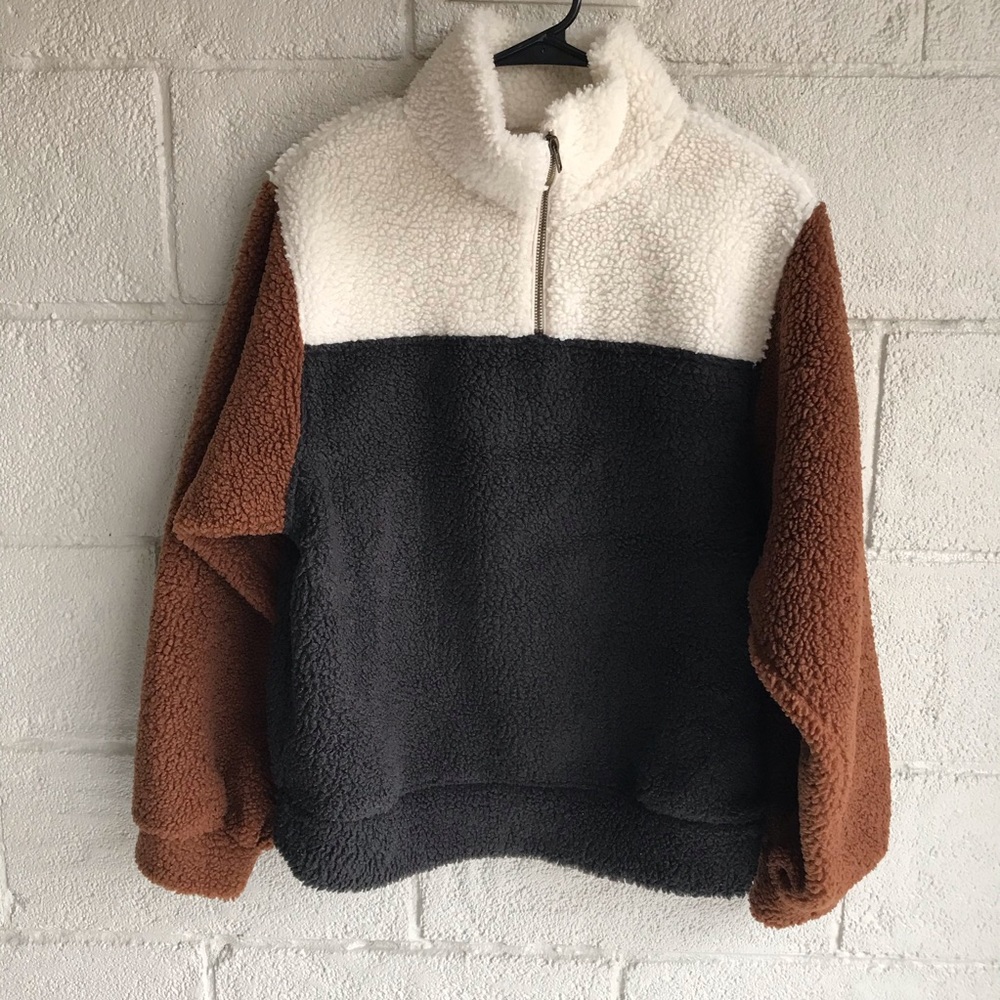 Universal Thread Sherpa Pull Over